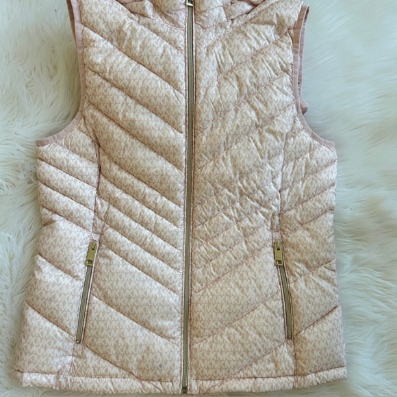 New! Michael Kors Down Sleeveless Vest - Picture 4 of 16